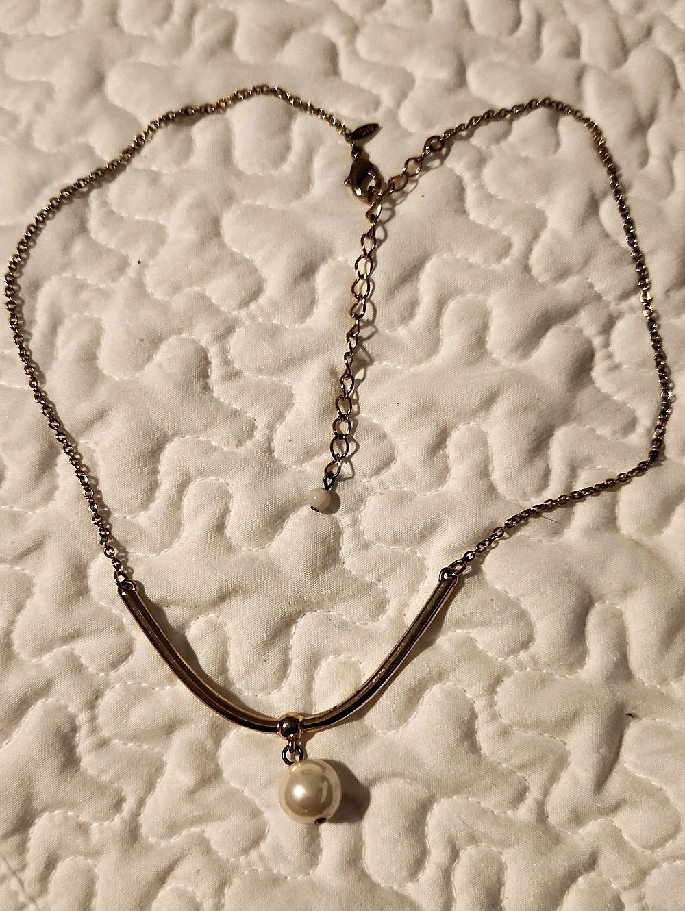 Gold-Tone Pearl Pendant Necklace Like New